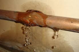 Sửa chữa đường ống nước bục vỡ rò rỉ